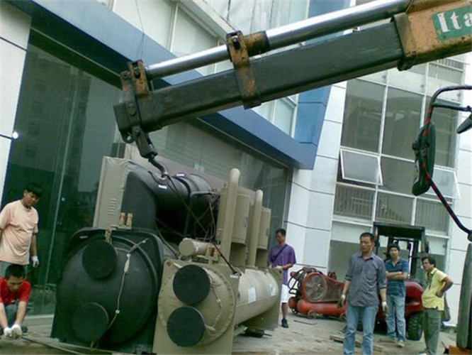 河北区随车吊和汽车吊的核心区别是什么？哪种更省钱？